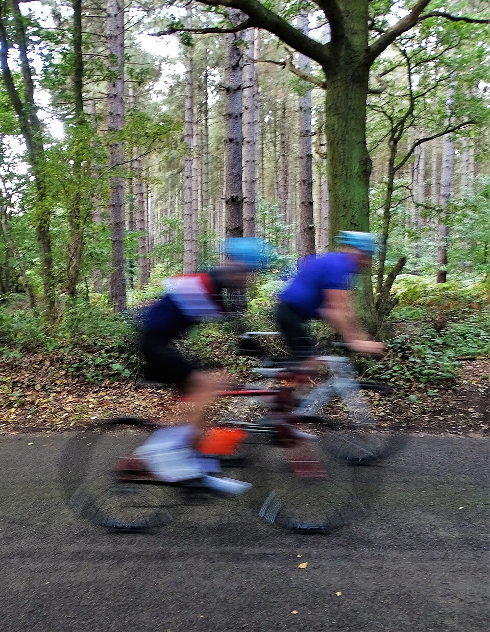 Illustration: Gelenkschonendes Training: Intensität, Kraft und die richtige Erholung