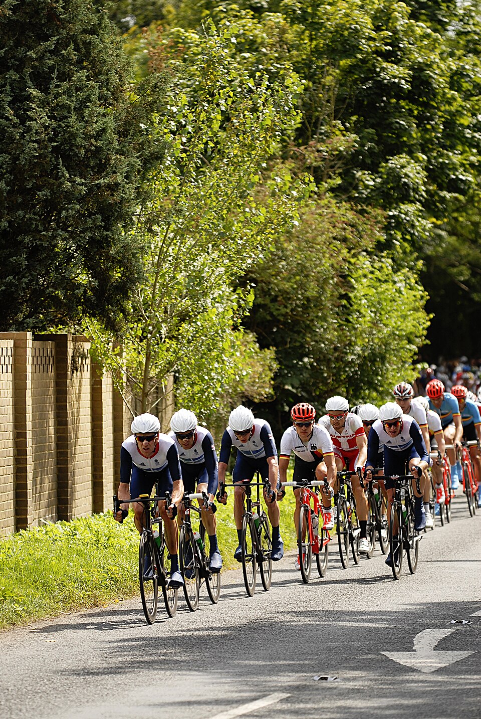 Illustration: Grundregeln und Etikette für sichere Rennrad-Gruppenfahrten