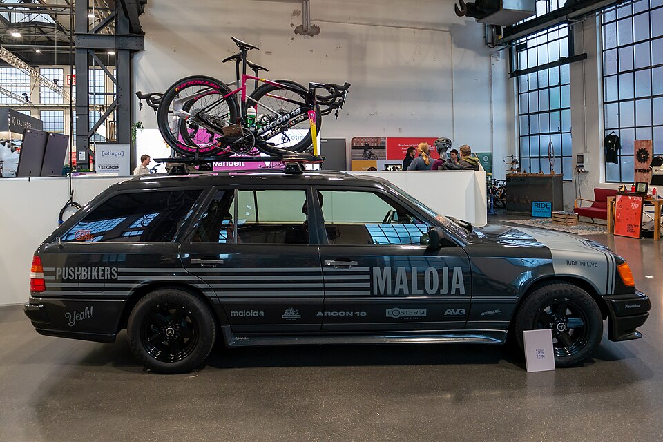 Illustration: Reifen, Taschen & Elektronik: Vollständige Ausstattung für Straße und Gravel