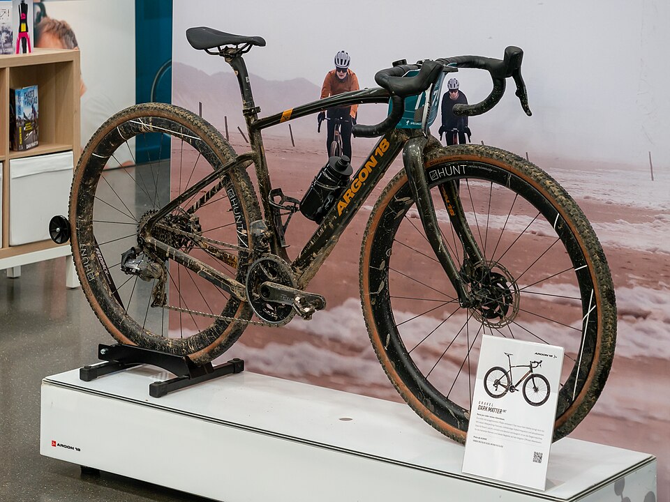 Illustration: Rennrad vs. Gravelbike: Schnellentscheidungshilfe 2026