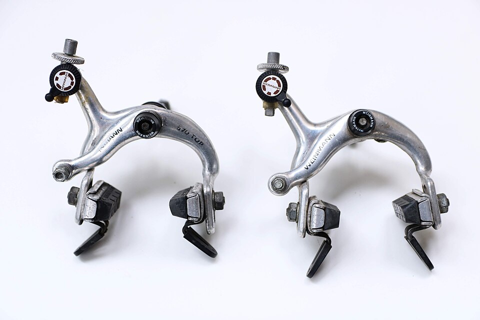 Illustration: Schritt-für-Schritt-Anleitung: Bremsen warten und einstellen