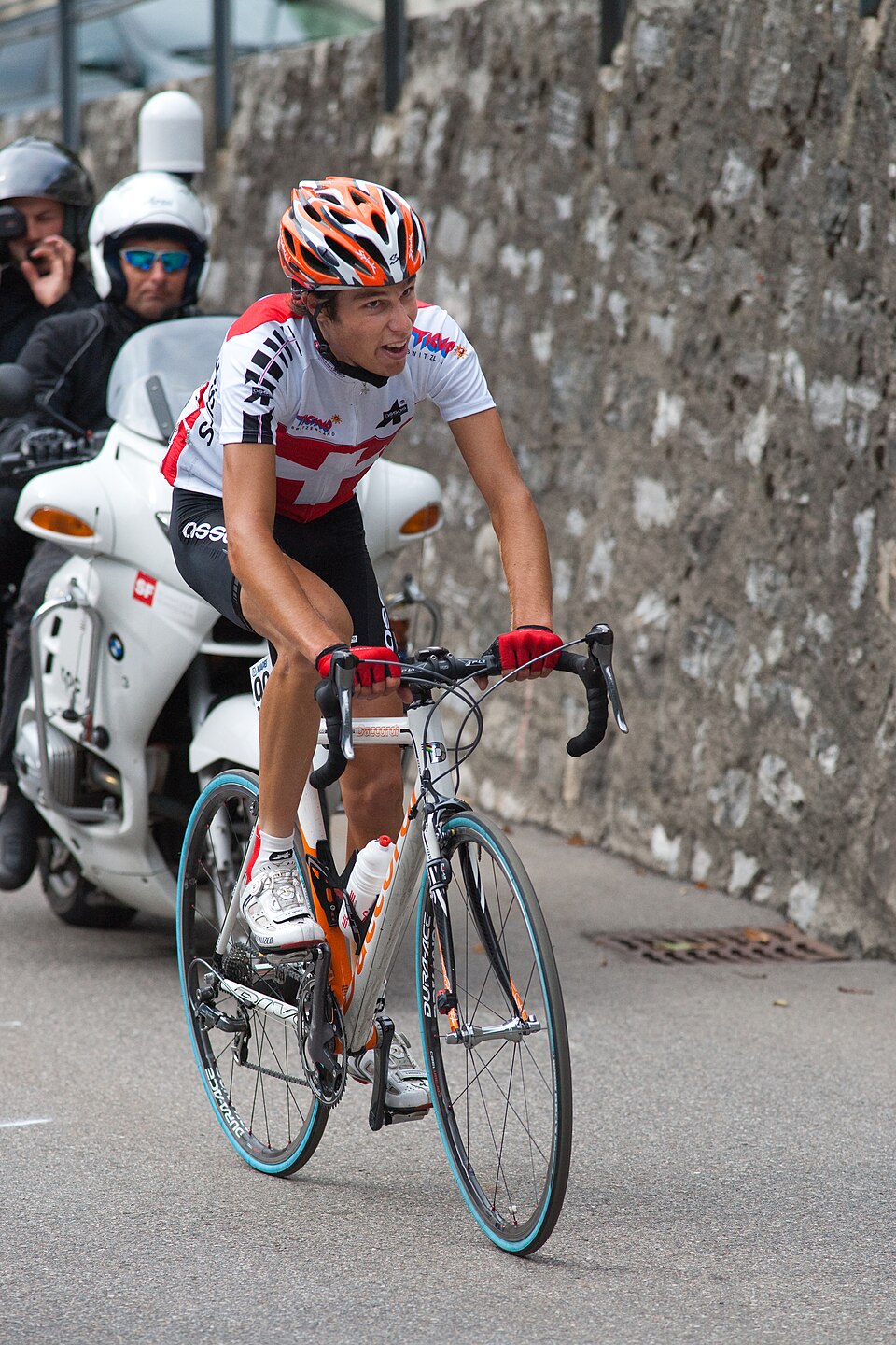 Illustration: Schweizer Radrennfahrer: Von der Bahn zur Strasse
