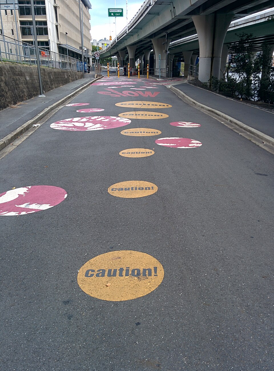 Illustration: Sicherheit und Regeln: Was Rennradfahrer in der Stadt beachten müssen