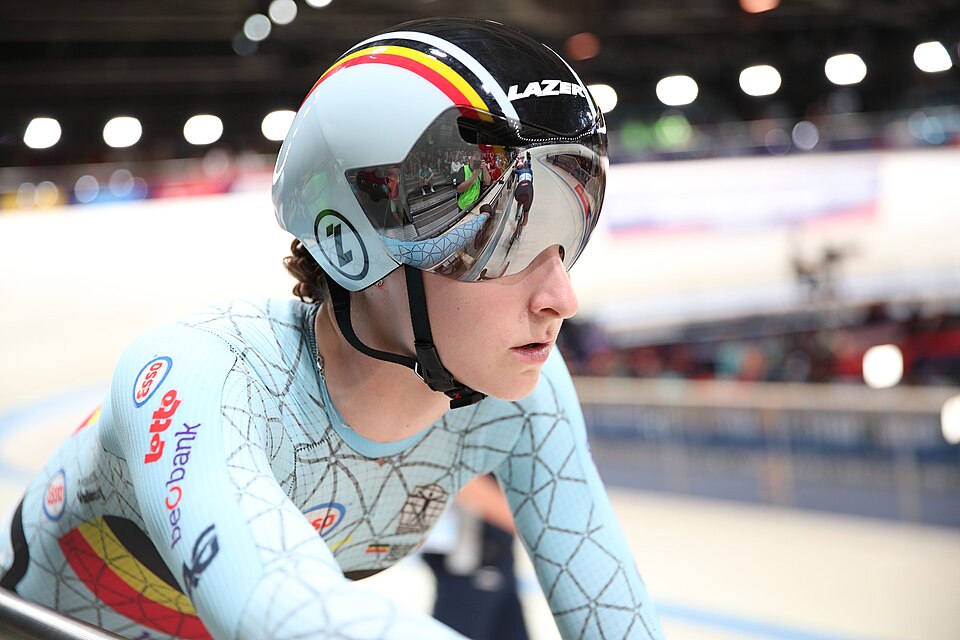 Illustration: Taktiken im Madison-Rennen: Handover-Techniken und Teamstrategien für den Erfolg