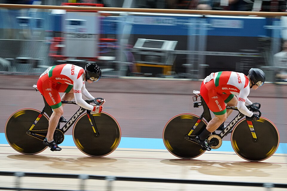 Illustration: Technische Spezifikationen im Vergleich: Rahmen, Lenker und Komponenten