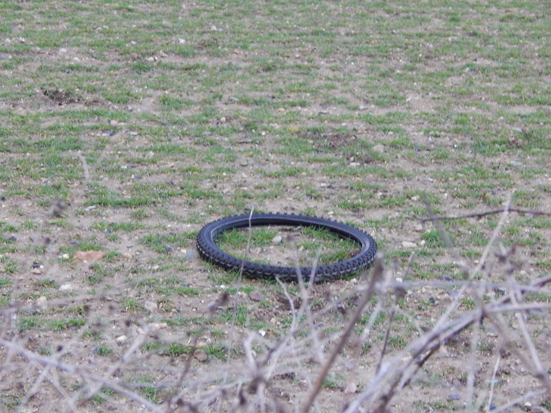 Illustration: Wie erkennt man Reifenverschleiß und wann ist ein Reifenwechsel unverzichtbar?